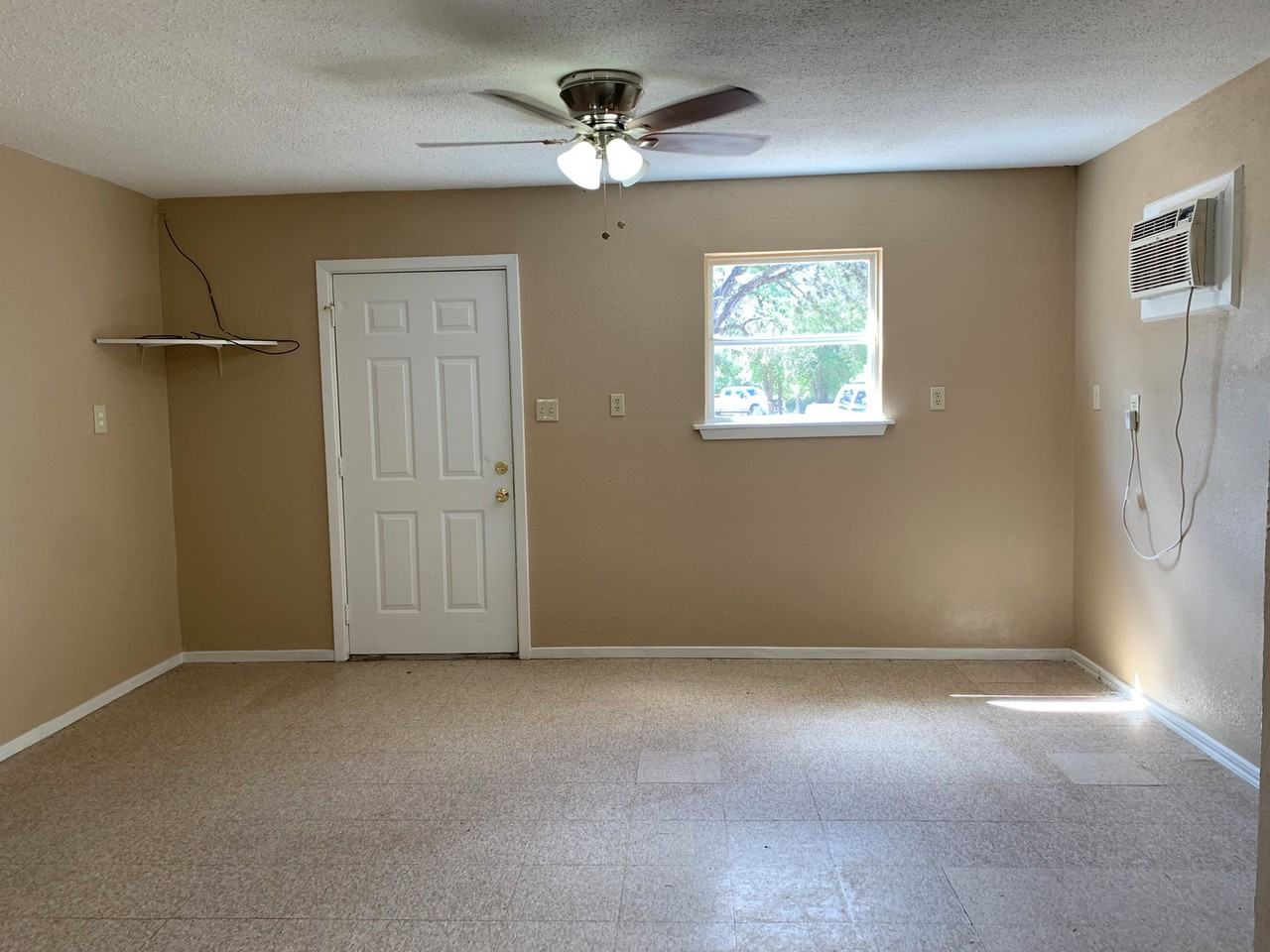 165 Oakridge Trl - Photo 2 of 9