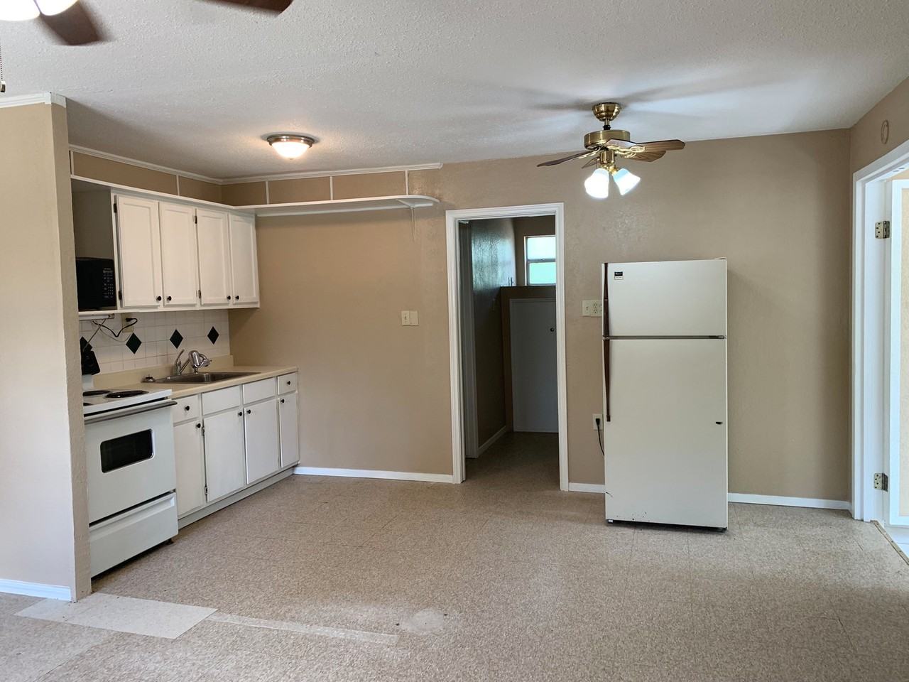 165 Oakridge Trl - Photo 3 of 9