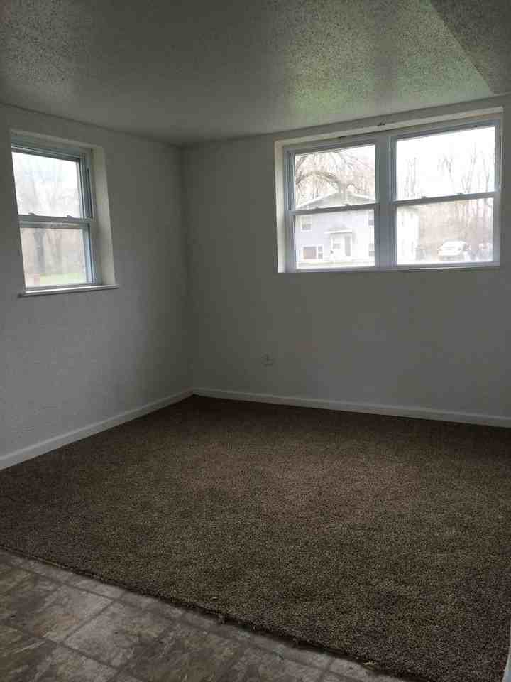 517 Nicholas St - Photo 2 of 9