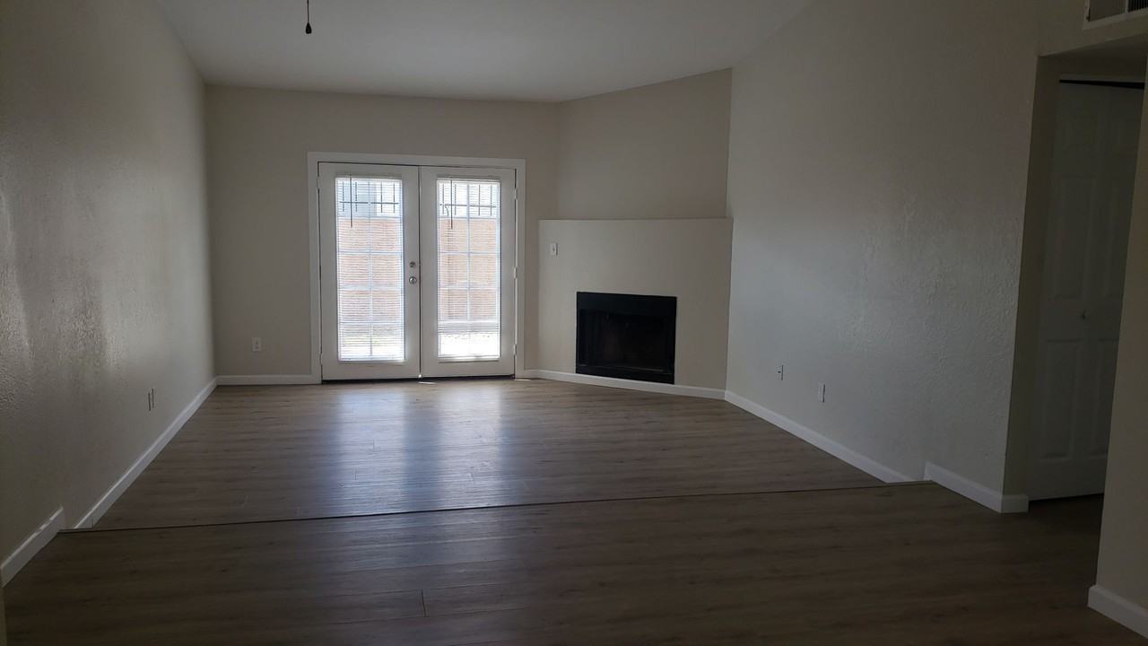 3050 N 24th Ln - Photo 2 of 12
