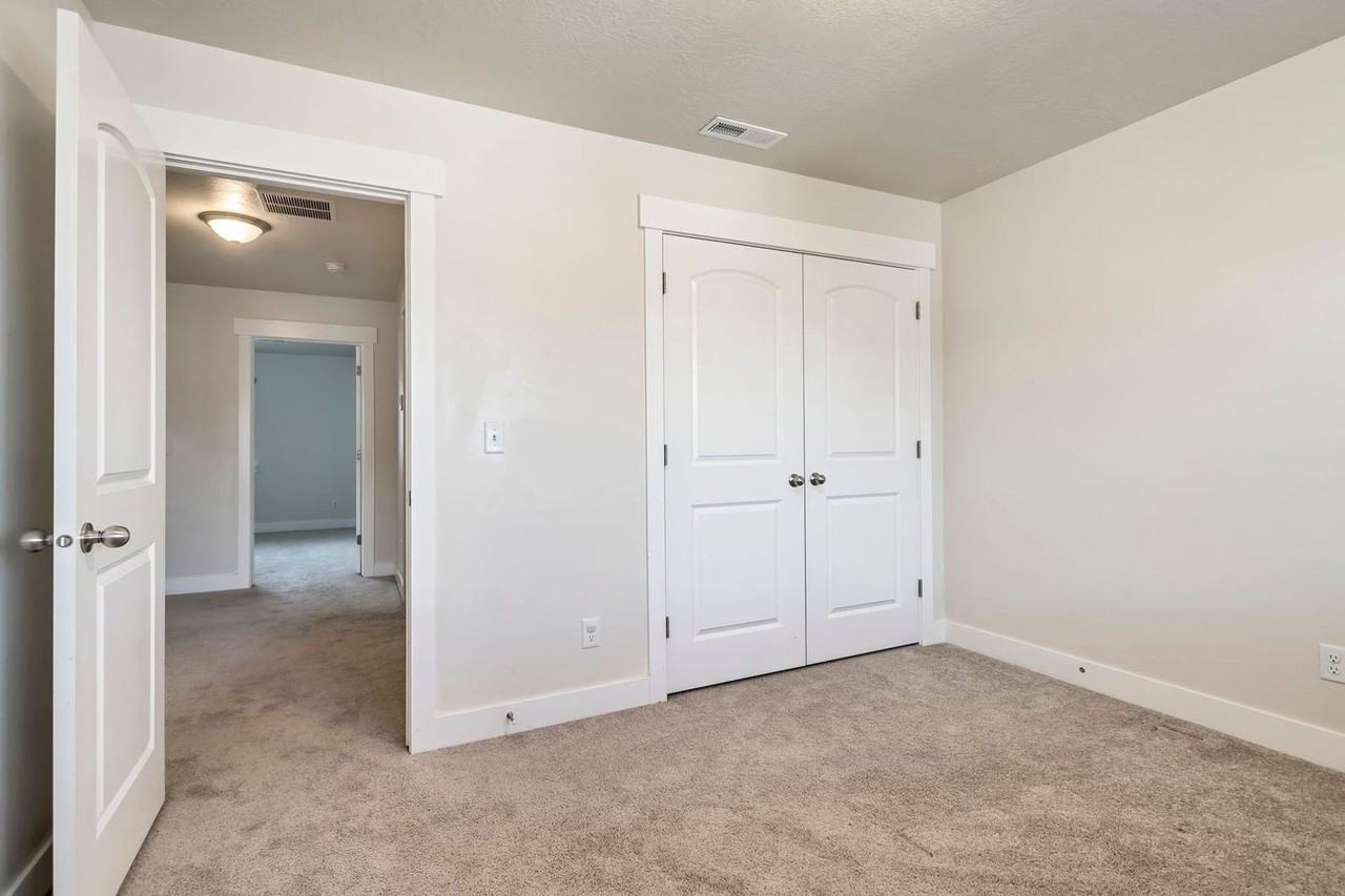4158 W River Shade Ln - Photo 5 of 30