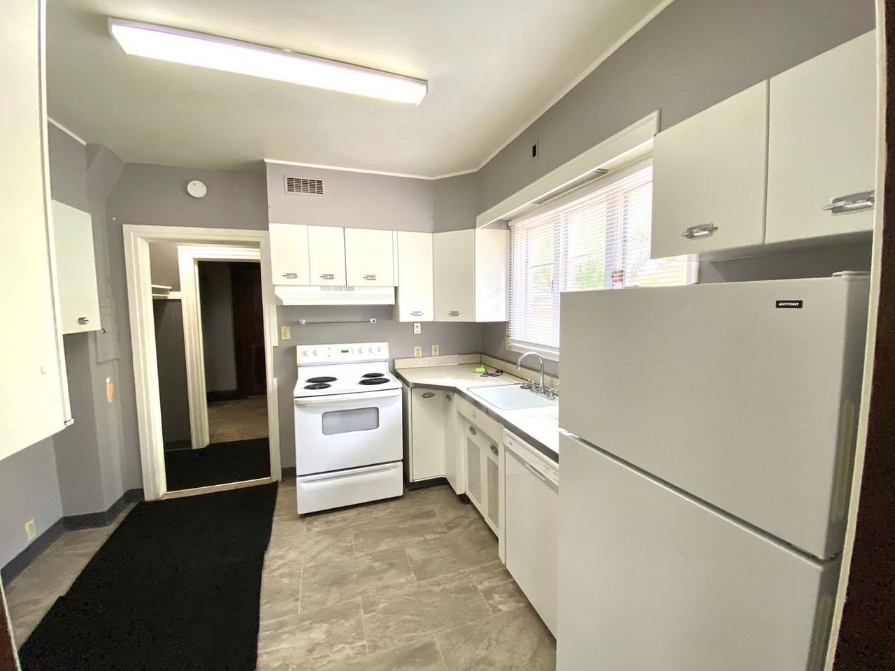 1407 University Dr N - Photo 3 of 20