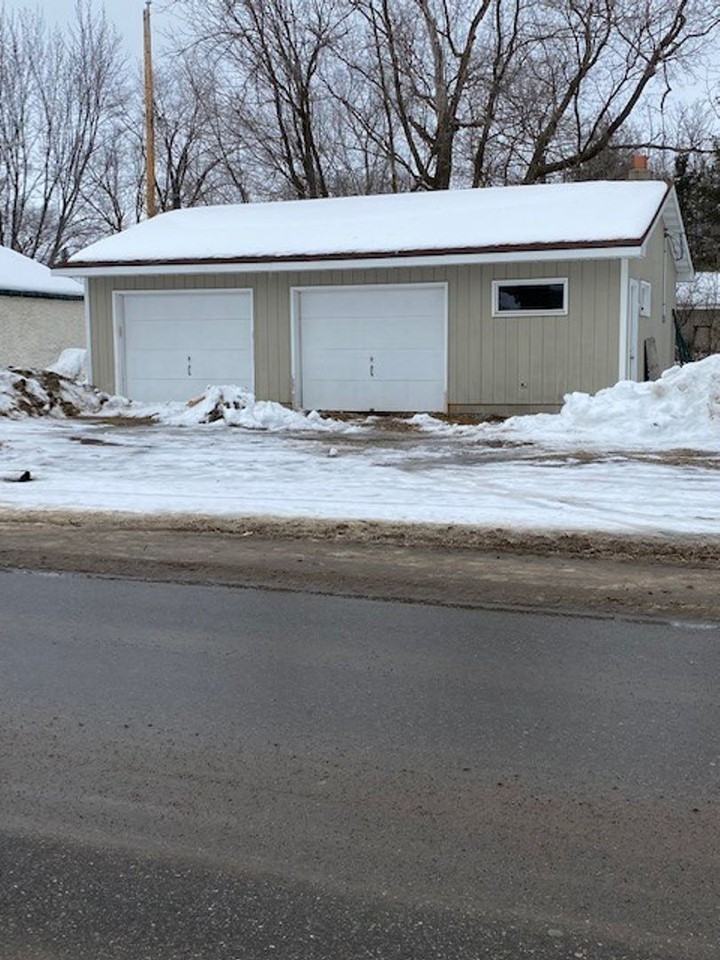 801 10th Ave Ne - Photo 2 of 11