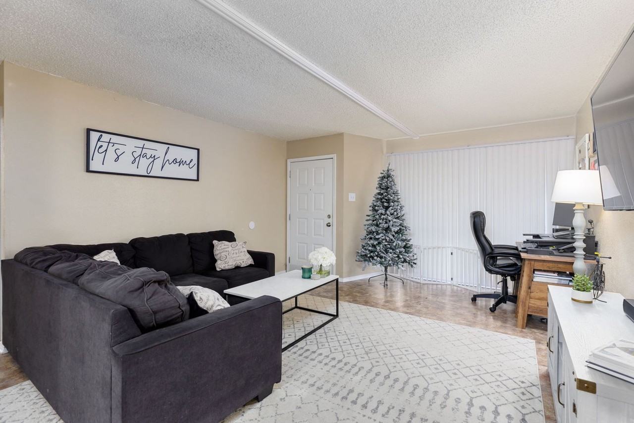 10610 Green Vista St - Photo 4 of 28