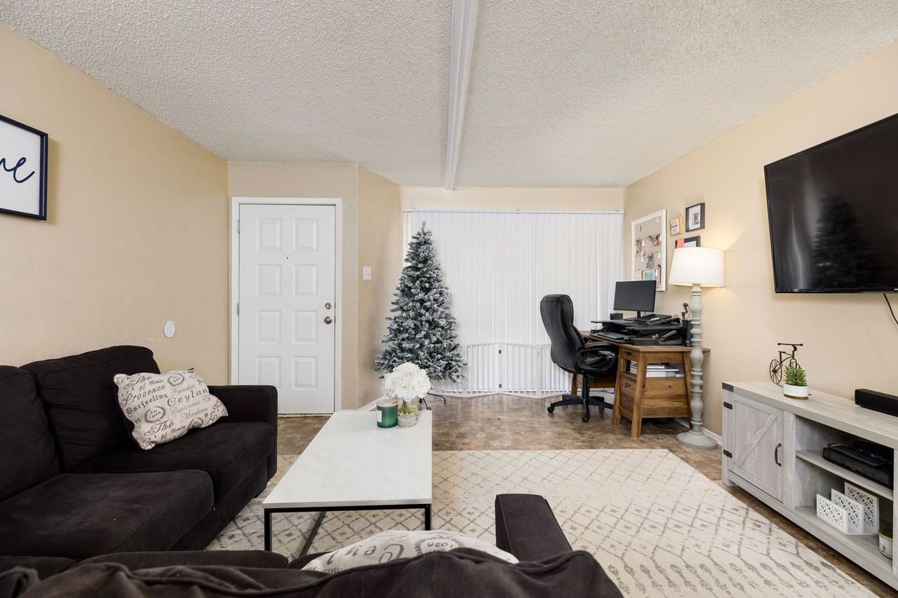10610 Green Vista St - Photo 5 of 28