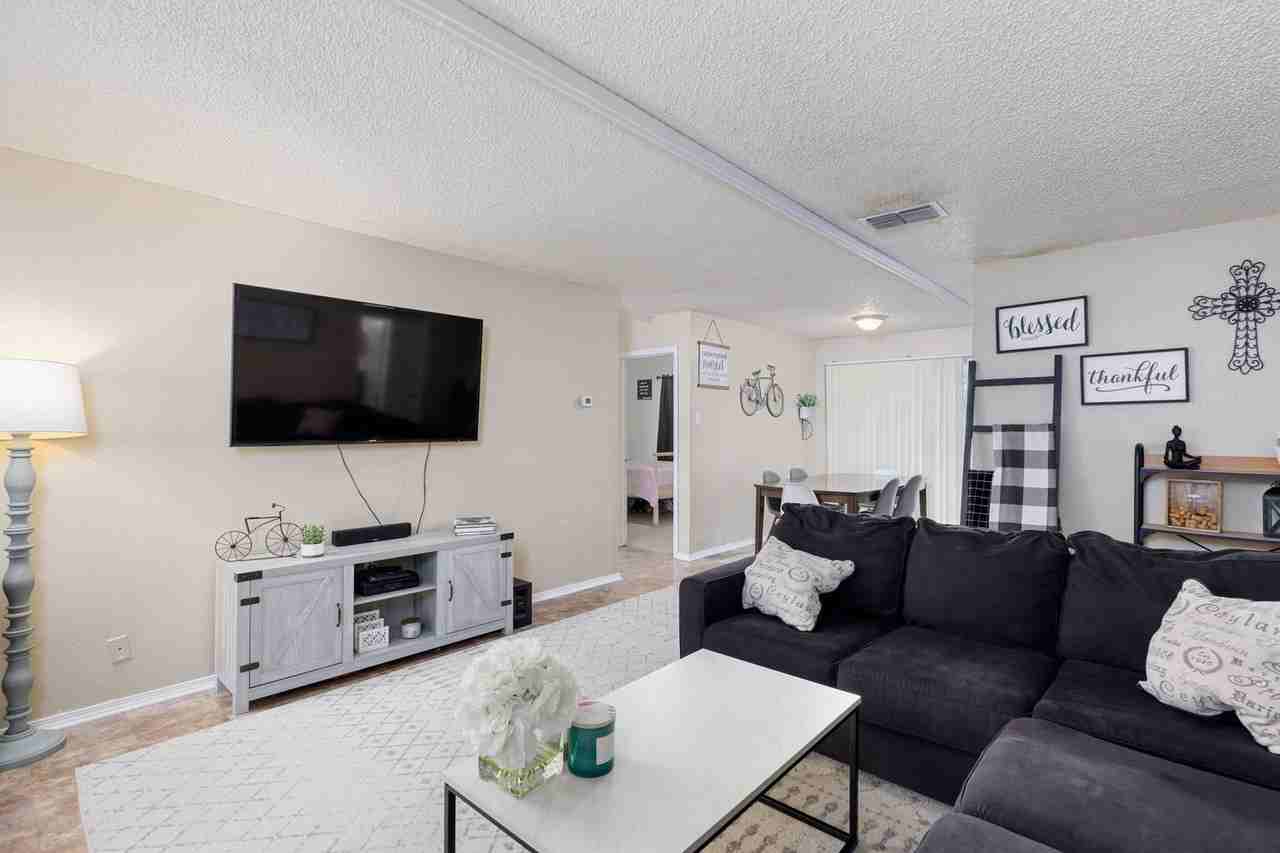 10610 Green Vista St - Photo 6 of 28