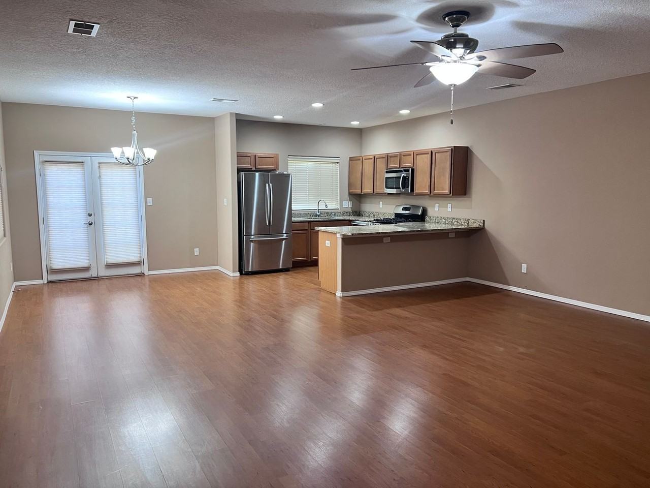 1504 Vista Monte Dr Ne - Photo 2 of 17