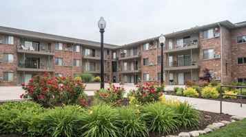 featured image of 600 E Ficklin St