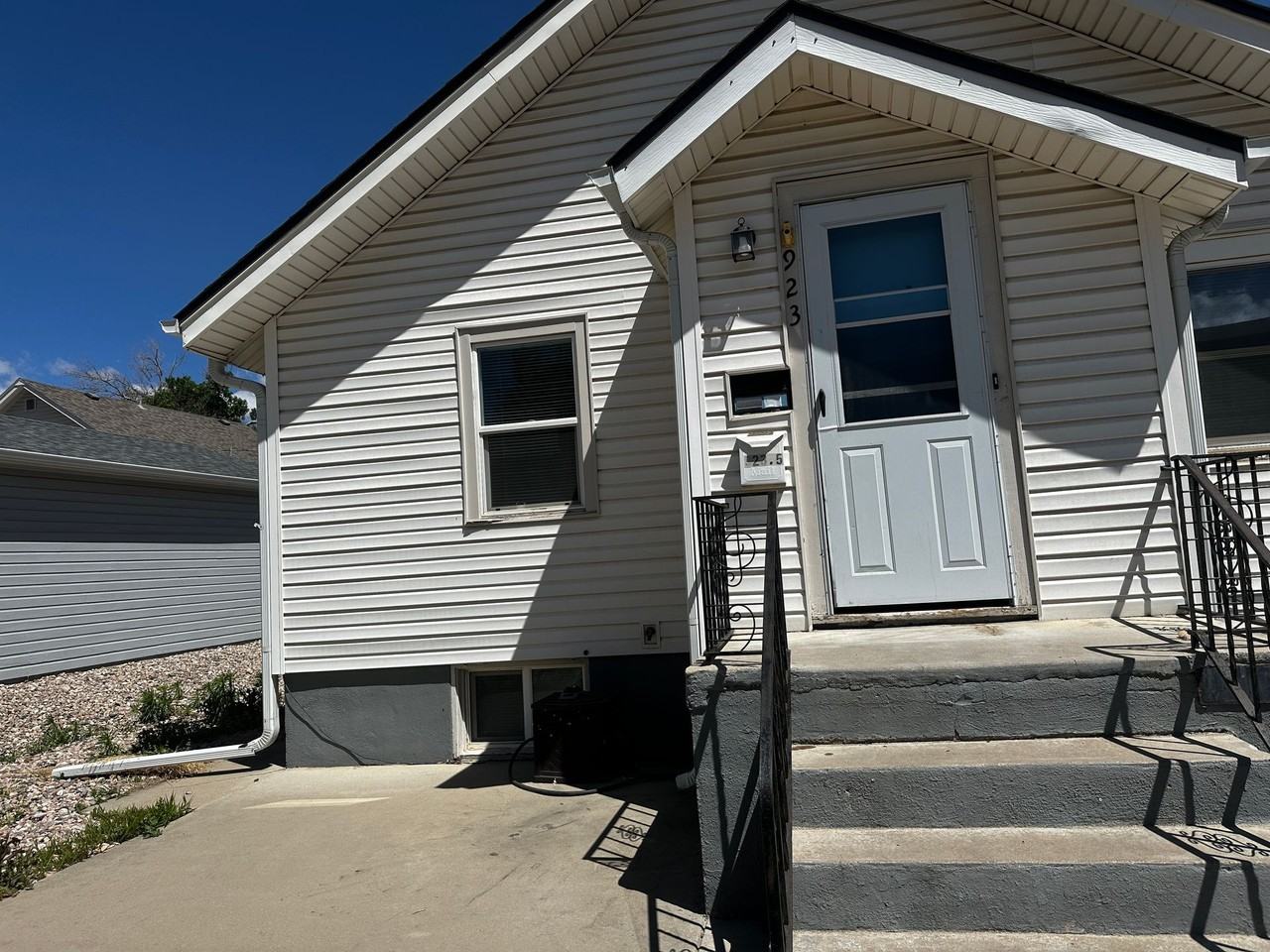 923 23rd Street - Photo 2 of 16