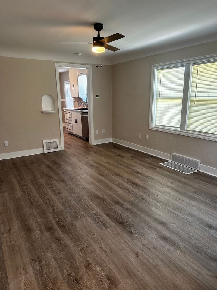 923 23rd Street - Photo 4 of 16