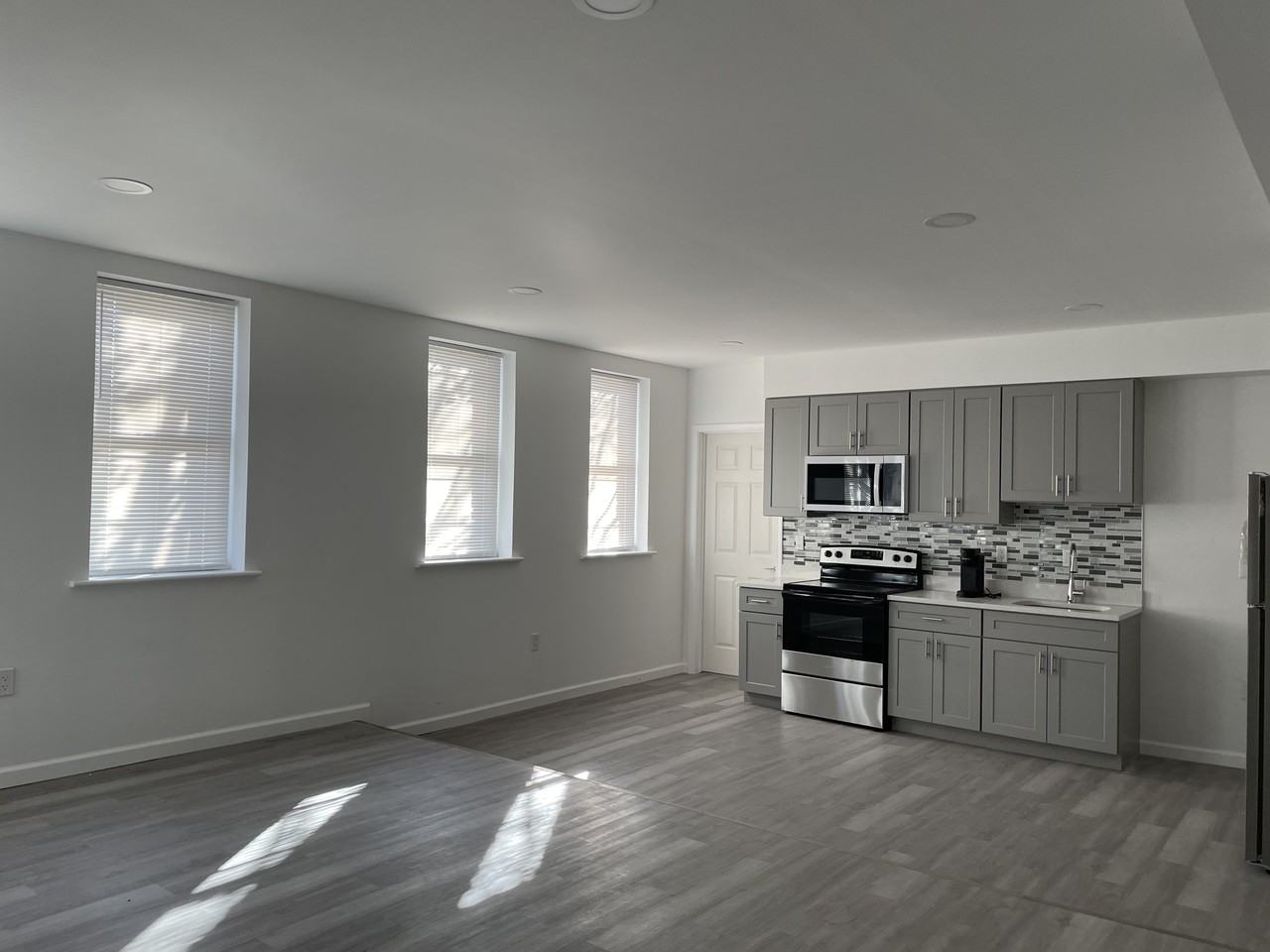 Apartment - Photo 2 of 3