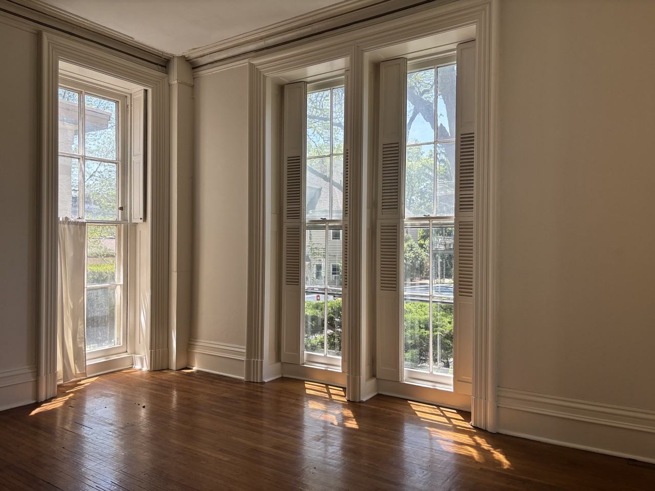 423 N Pinckney St #1 - Photo 3 of 21