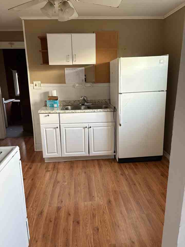 87 Dempster St - Photo 3 of 13