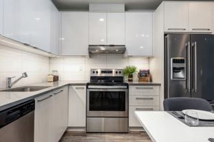 Le Saint-Laurent Apartments - Photo 1 of 1