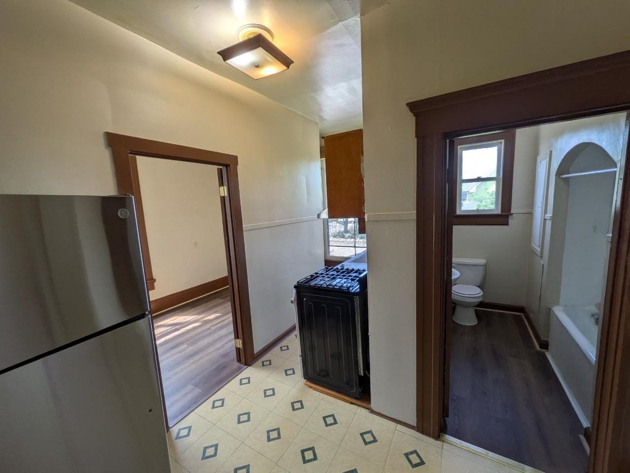 (Rent) 439 West 11th Street - Photo 6 of 10