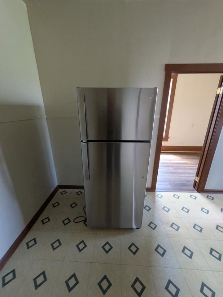 (Rent) 439 West 11th Street - Photo 7 of 10