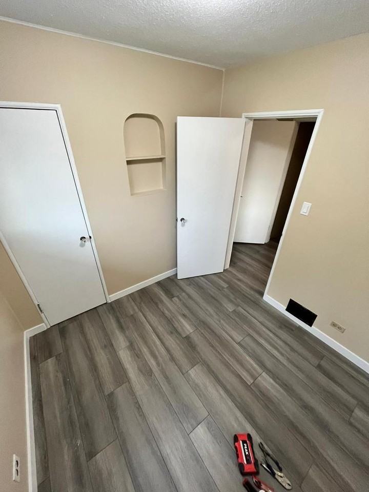 9905 Sullivan St - Photo 3 of 13
