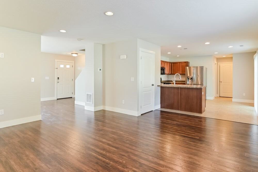 606 S Willow Park Dr - Photo 6 of 18