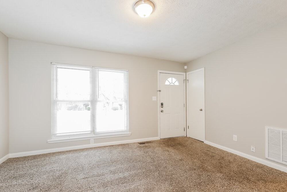 8721 W Bourne Dr - Photo 3 of 15
