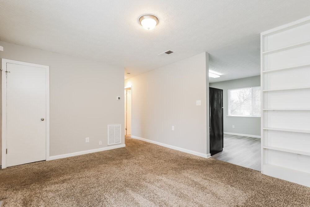 8721 W Bourne Dr - Photo 4 of 15