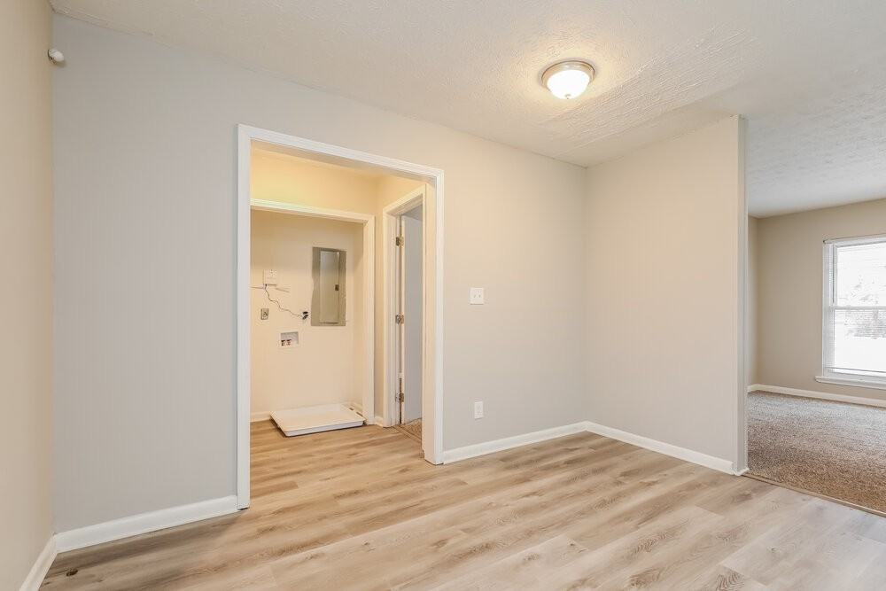 8721 W Bourne Dr - Photo 5 of 15