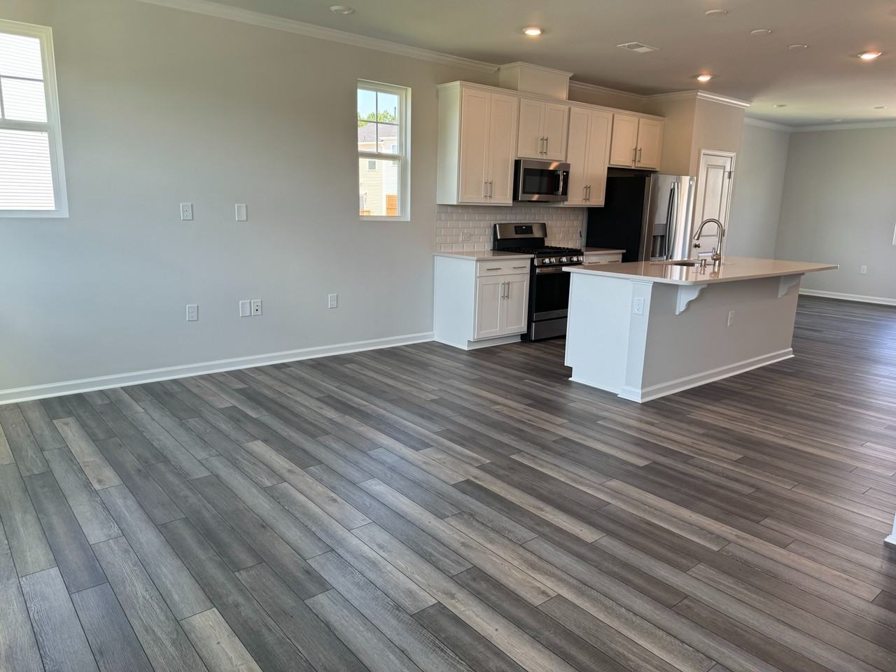 2515 Kasota Ln - Photo 3 of 12
