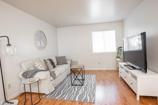2120 Jennings Ave - Photo 7 of 50