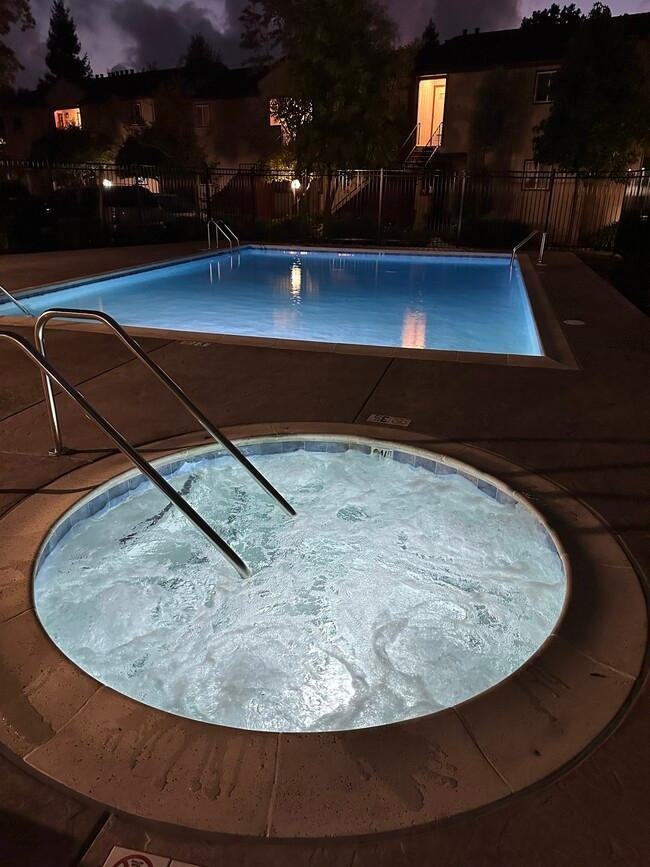 2120 Jennings Ave - Photo 5 of 50