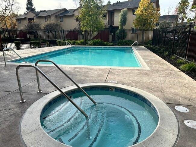 2120 Jennings Ave - Photo 5 of 50