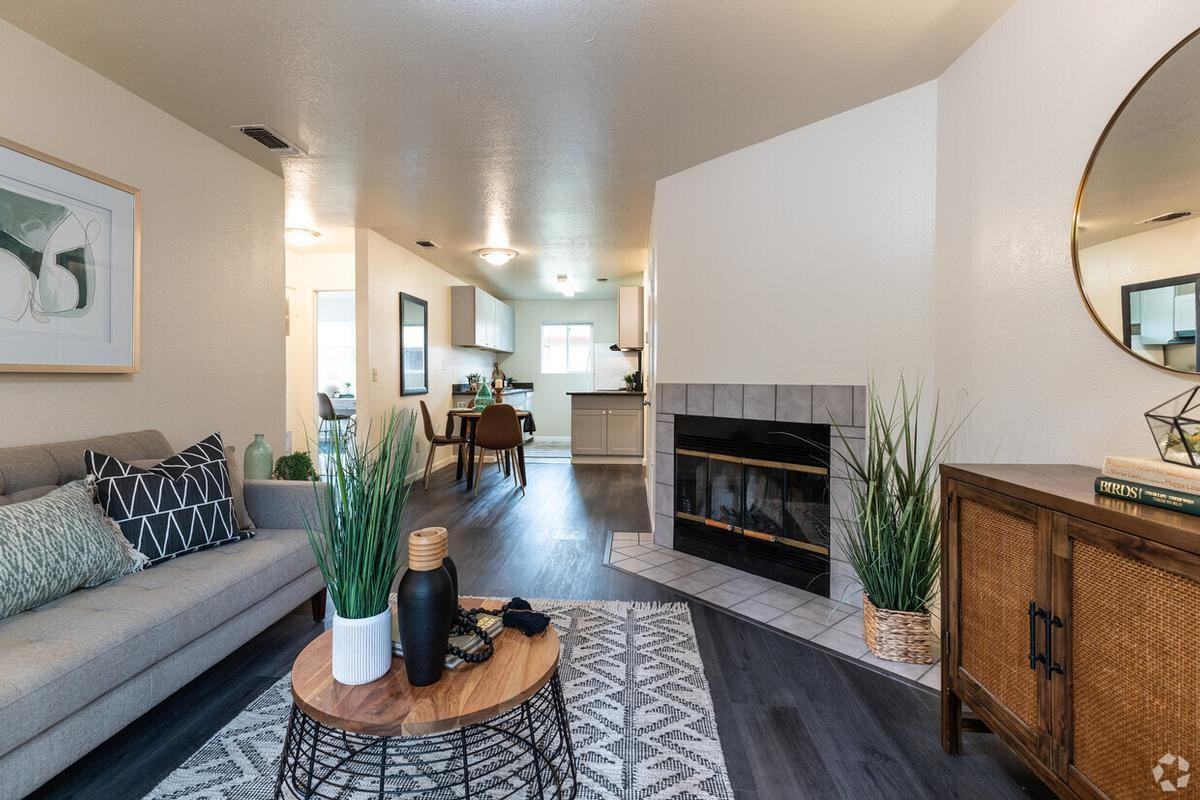 2120 Jennings Ave - Photo 4 of 50