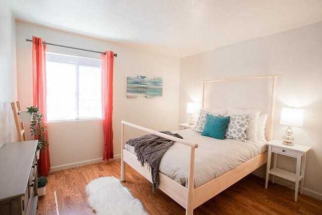 2120 Jennings Ave - Photo 6 of 50