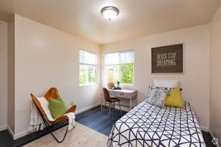 2120 Jennings Ave - Photo 1 of 1
