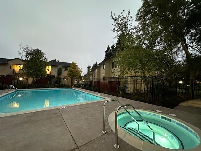 2120 Jennings Ave - Photo 4 of 50
