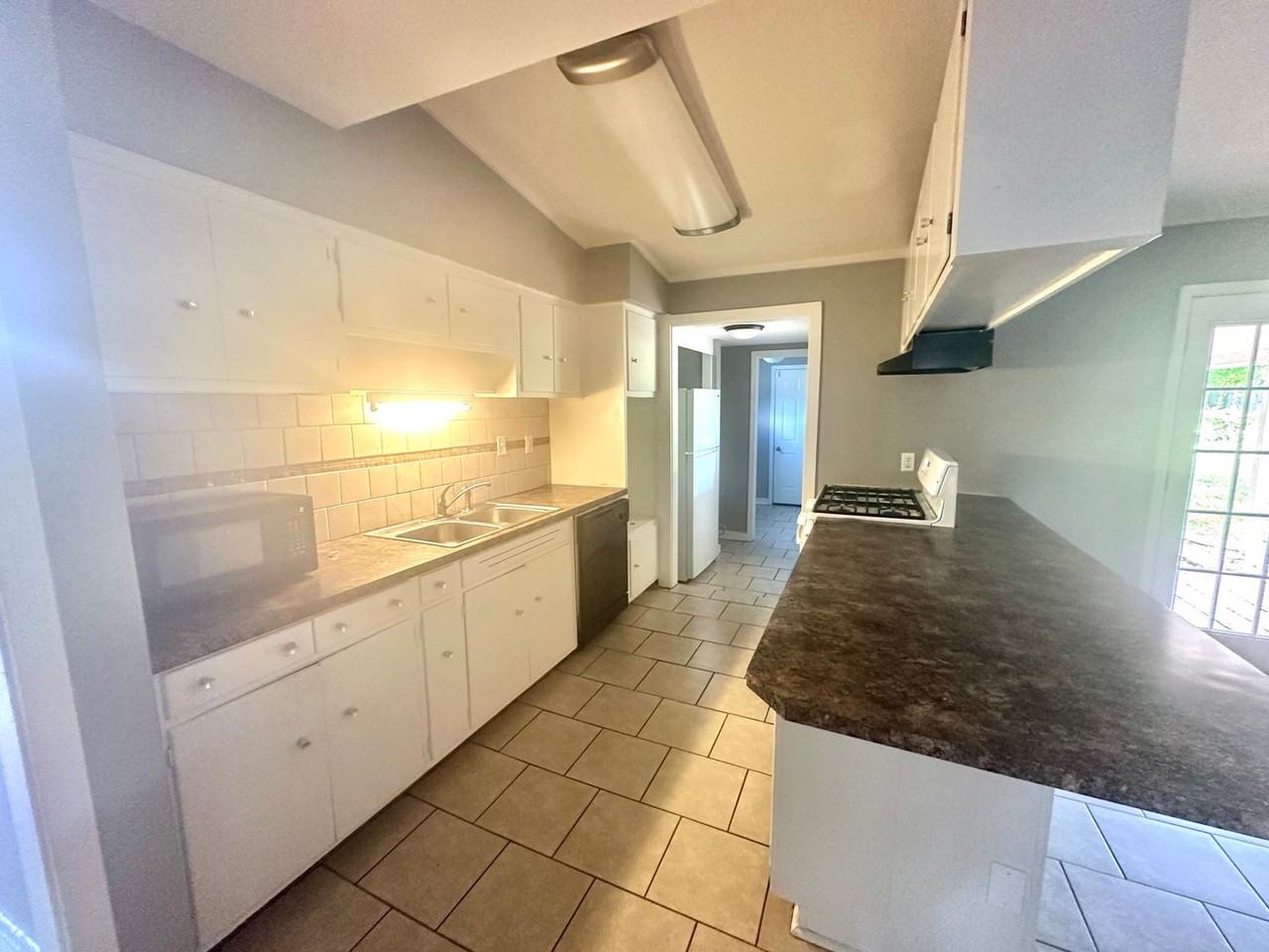 4303 Coventry Rd - Photo 4 of 12