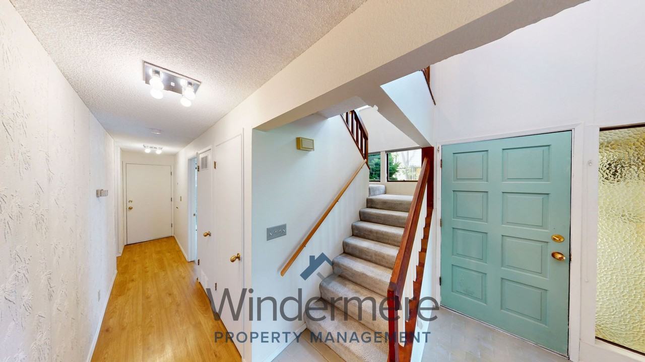 601 Village Way #13 - Photo 4 of 35