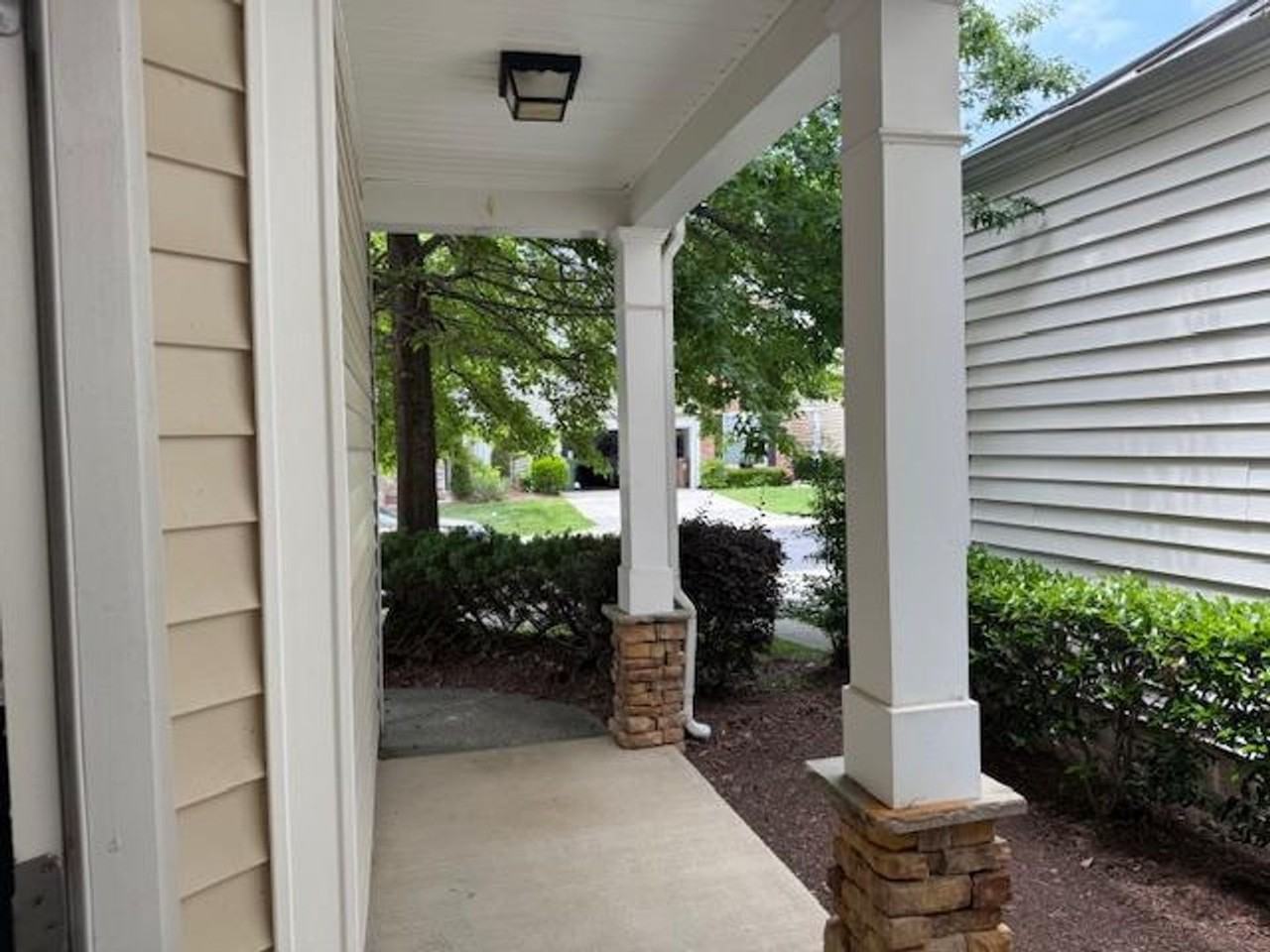 405 Hilltop View St - Photo 2 of 28