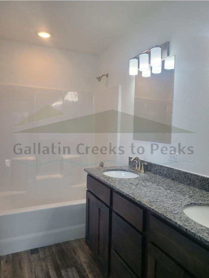3 BR 2.5 BA Large 2 car garage - Photo 5 of 16