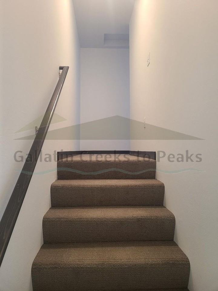 3 BR 2.5 BA Large 2 car garage - Photo 6 of 16