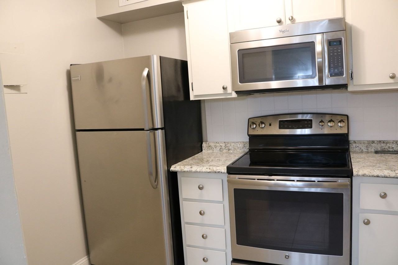 Monteclaire Apartments/HLF Investments MO LLC - Photo 3 of 11