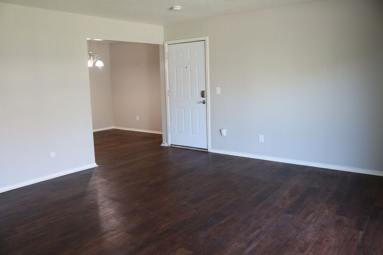 Monteclaire Apartments/HLF Investments MO LLC - Photo 5 of 11