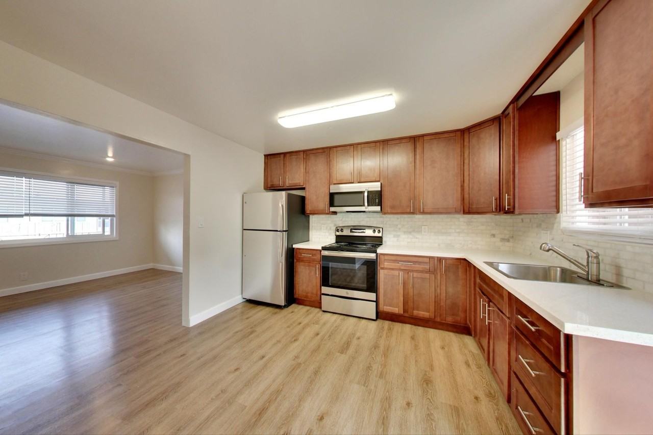 Midway Manor Apts. - Photo 7 of 11