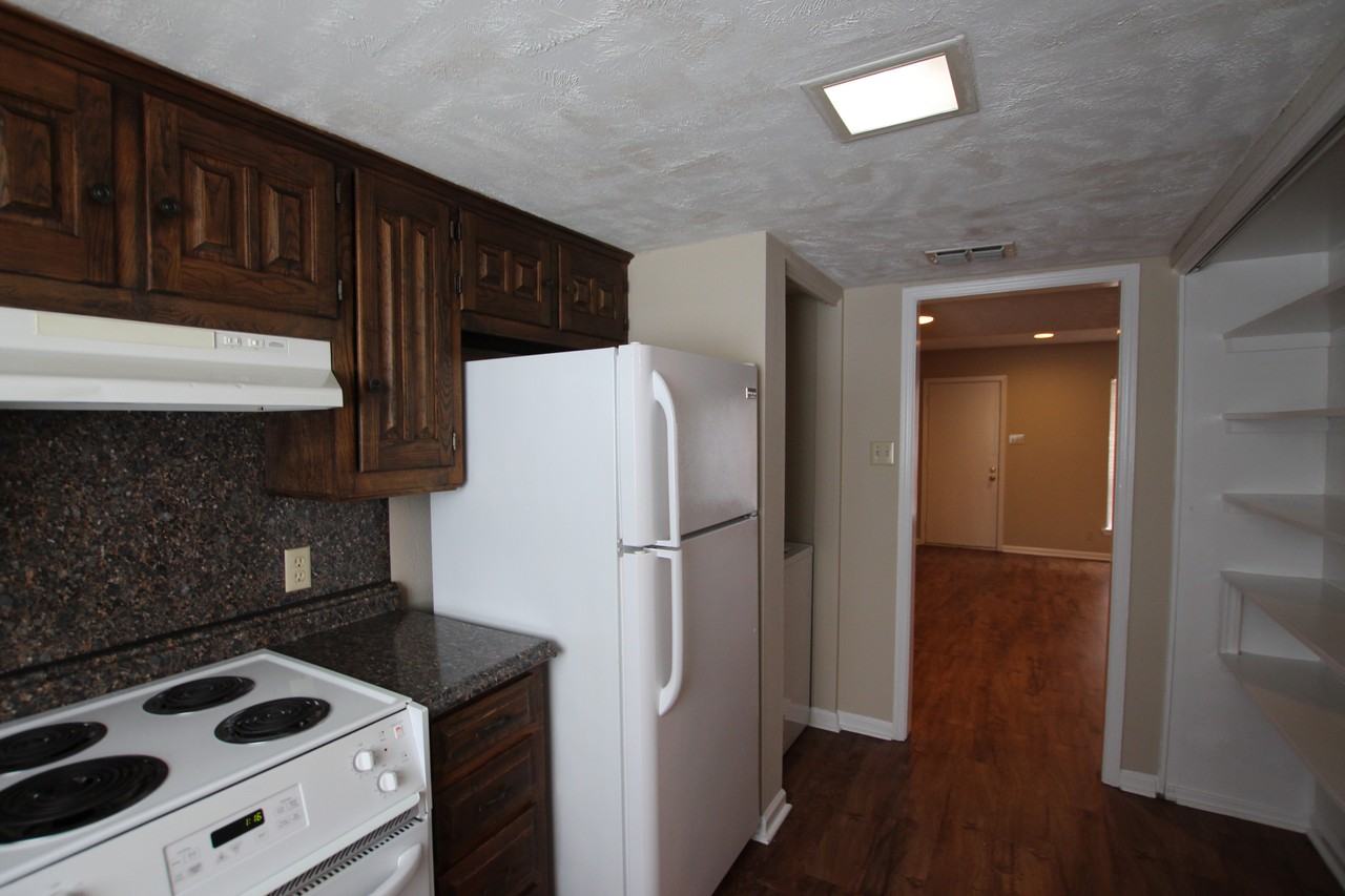 Delmar Dr. 2510/2512 - Photo 3 of 20