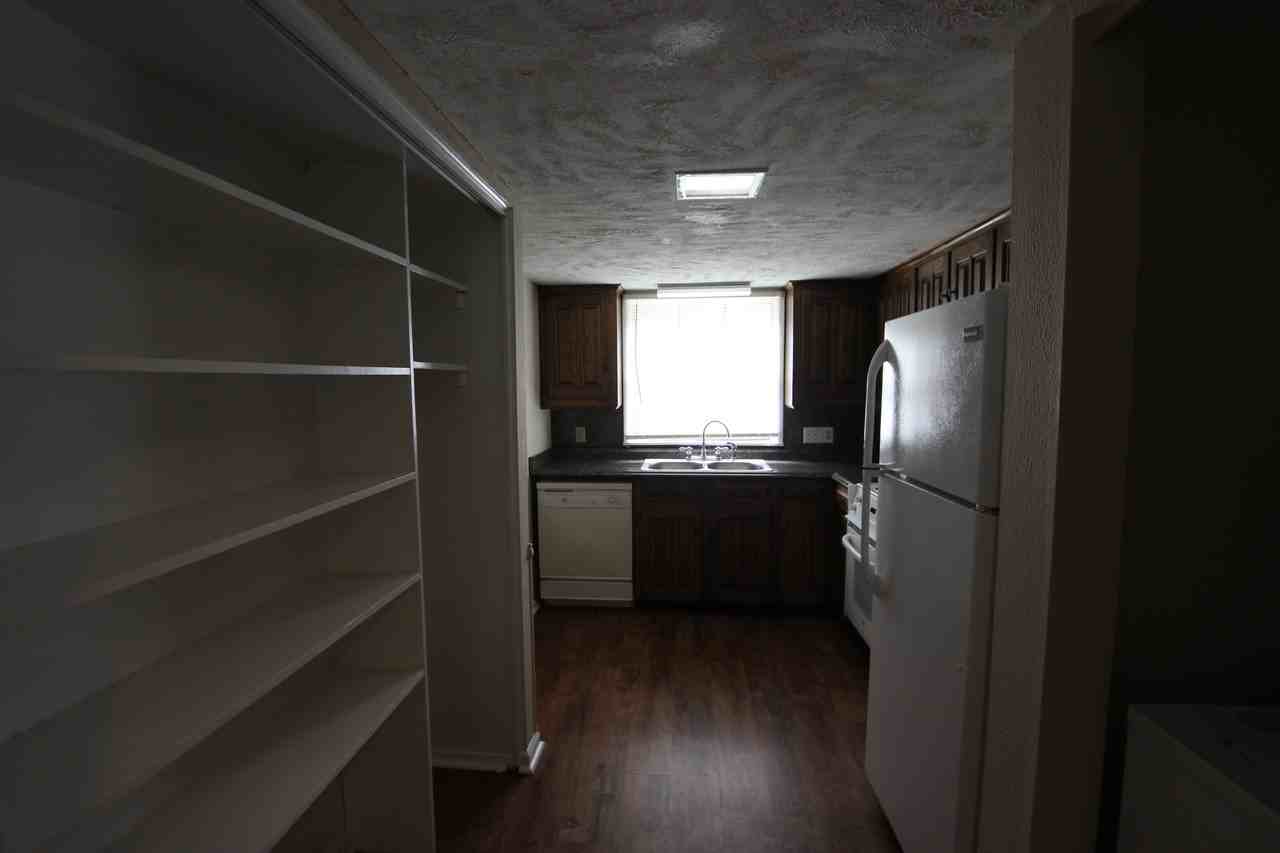 Delmar Dr. 2510/2512 - Photo 4 of 20