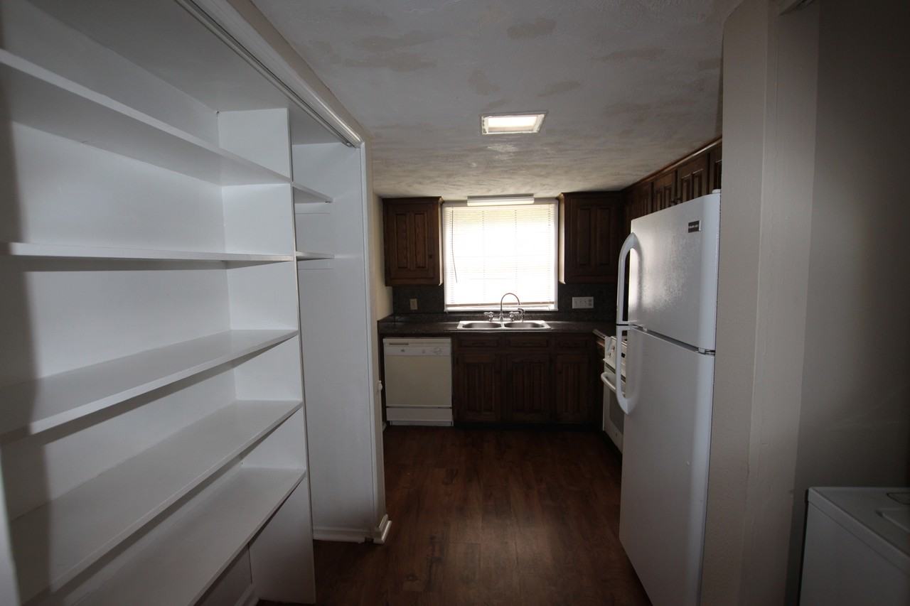 Delmar Dr. 2510/2512 - Photo 5 of 20