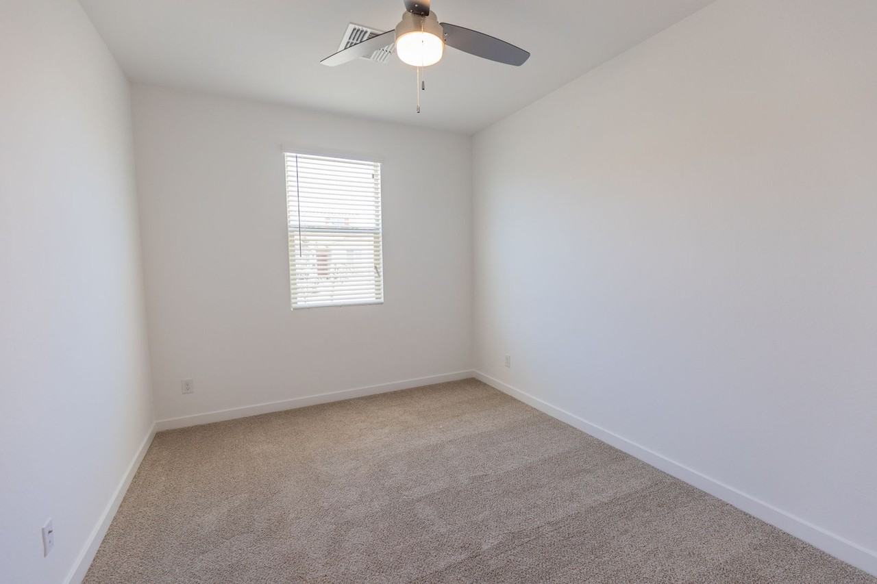 16952 West Diana Avenue - Photo 7 of 25