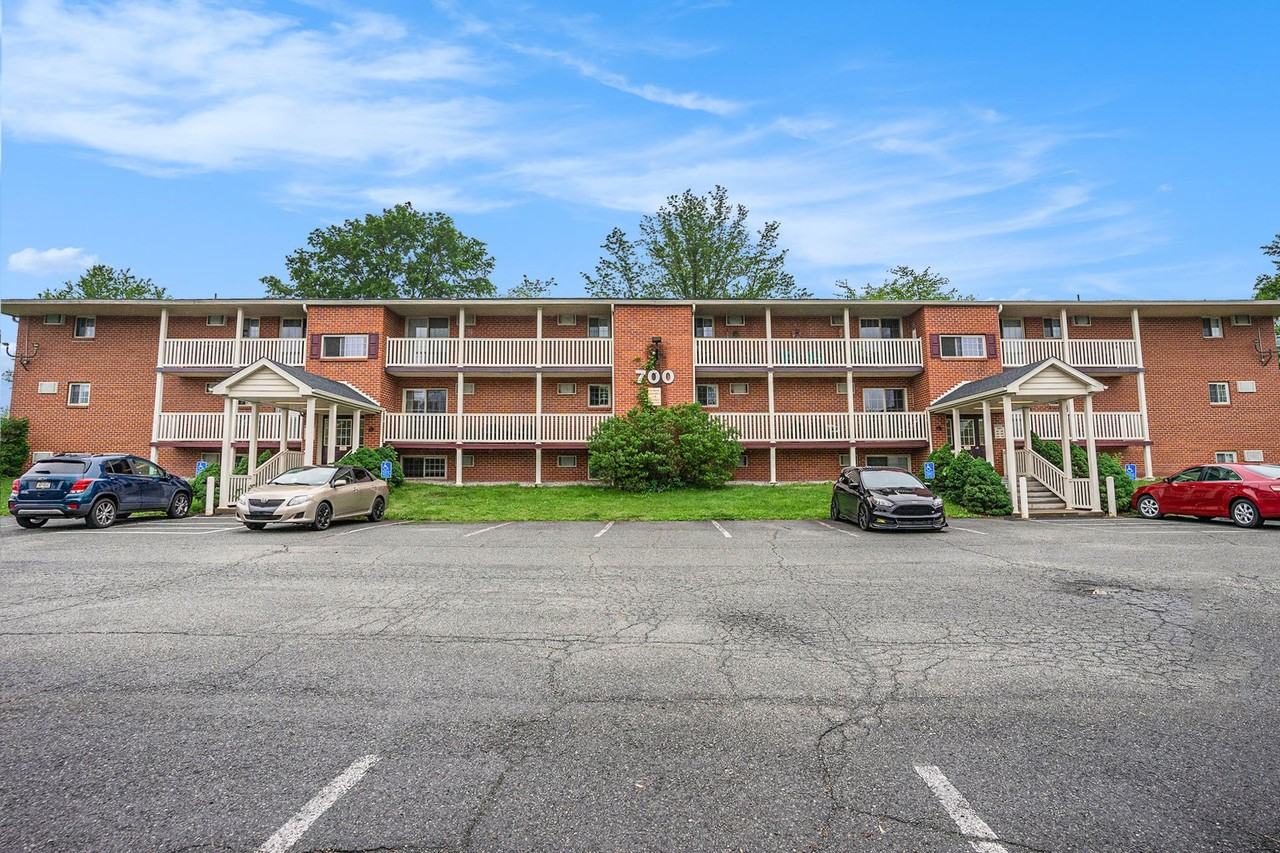 Almont Terrace Apartments - Photo 3 of 50