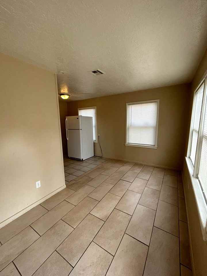 1809 Nw Lawton Ave - Photo 2 of 14