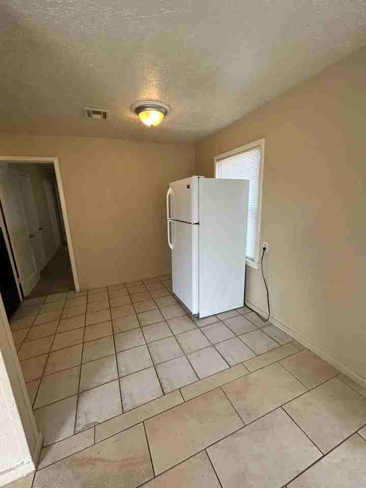 1809 Nw Lawton Ave - Photo 3 of 14