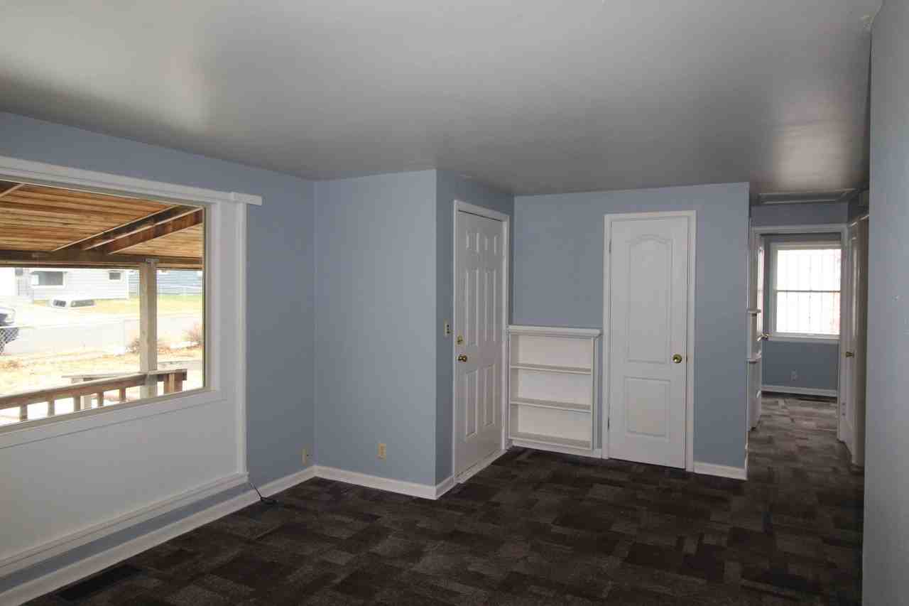 1204 E Bismark Ave - Photo 3 of 15