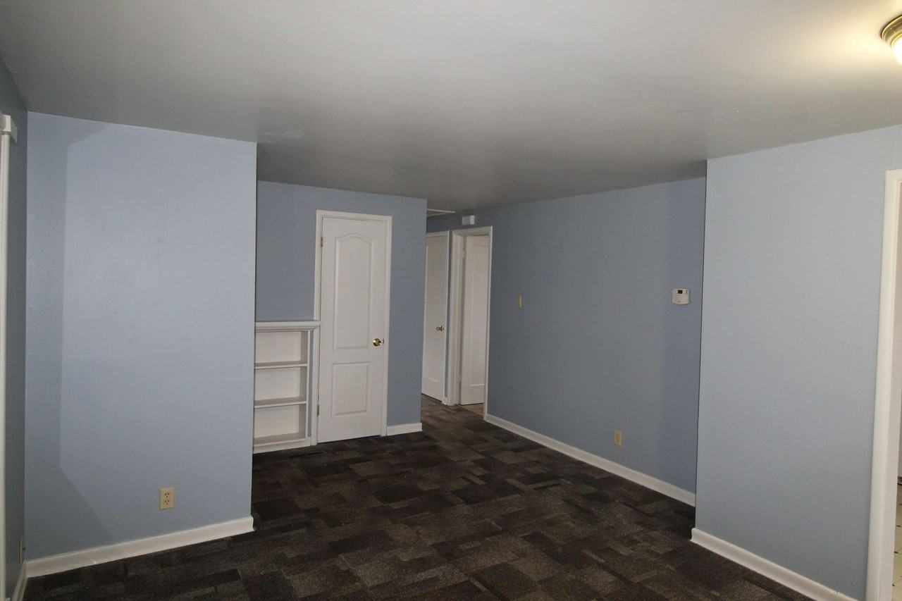 1204 E Bismark Ave - Photo 4 of 15